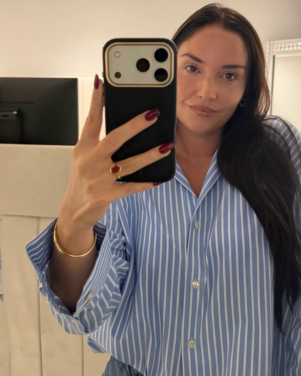 Jacqueline Jossa mirror selfie