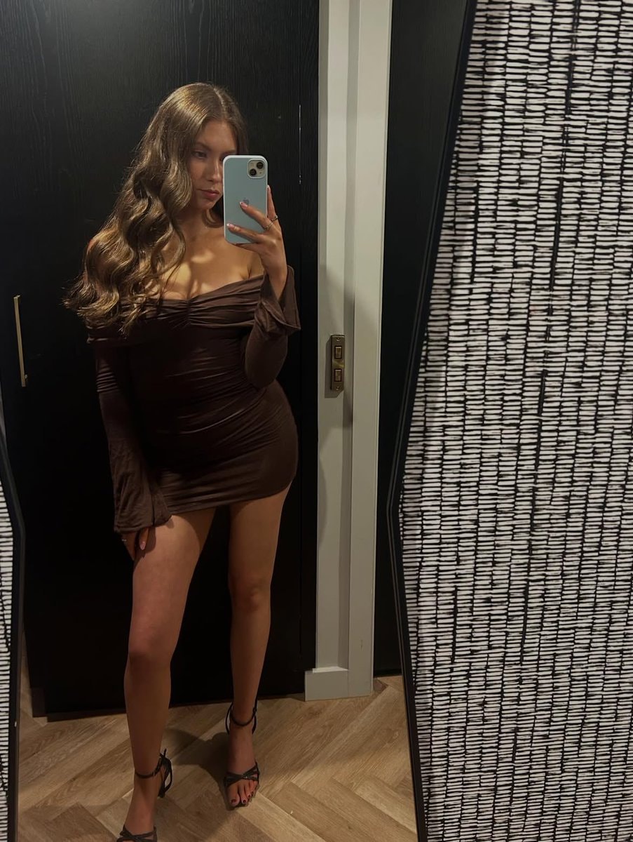 Hotel room mirror selfie (photo 2 of 4)