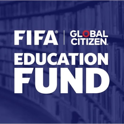 Shakira calls for support of education fund (photo 1 of 2)