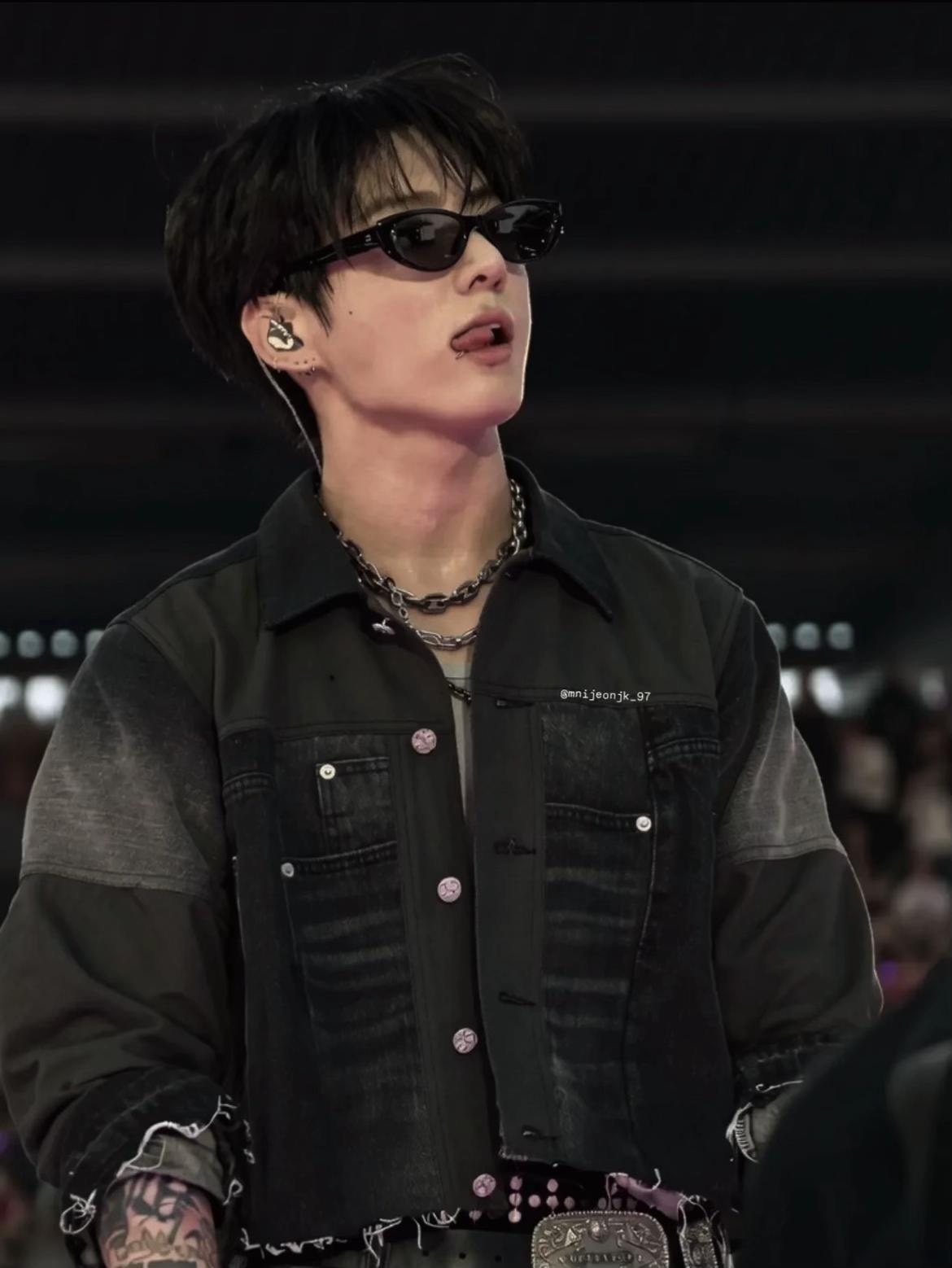 Jungkook denim jacket chains (photo 4 of 4)