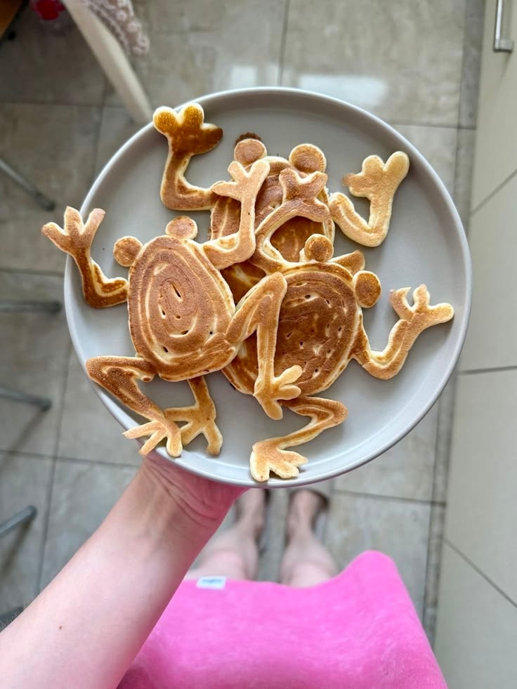 frog-shaped cakes frog-shaped cakes