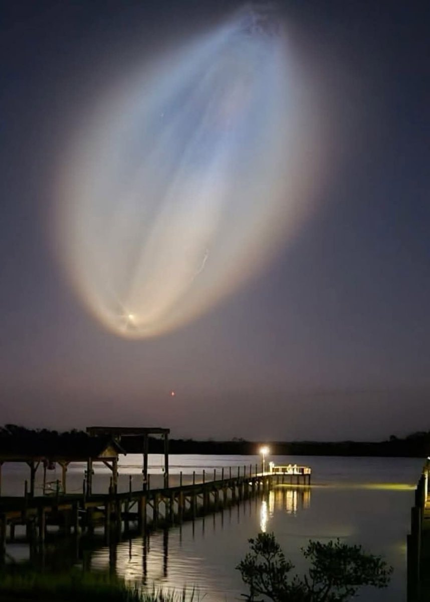 SpaceX jellyfish over Florida pier