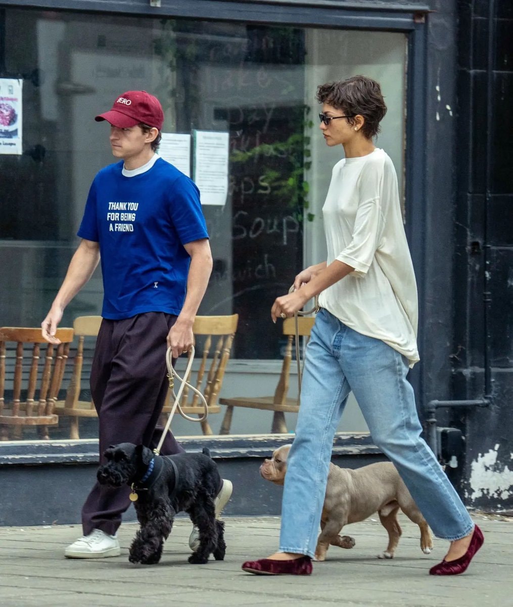 Zendaya Tom Holland Spiderman MJ (photo 2 of 2)