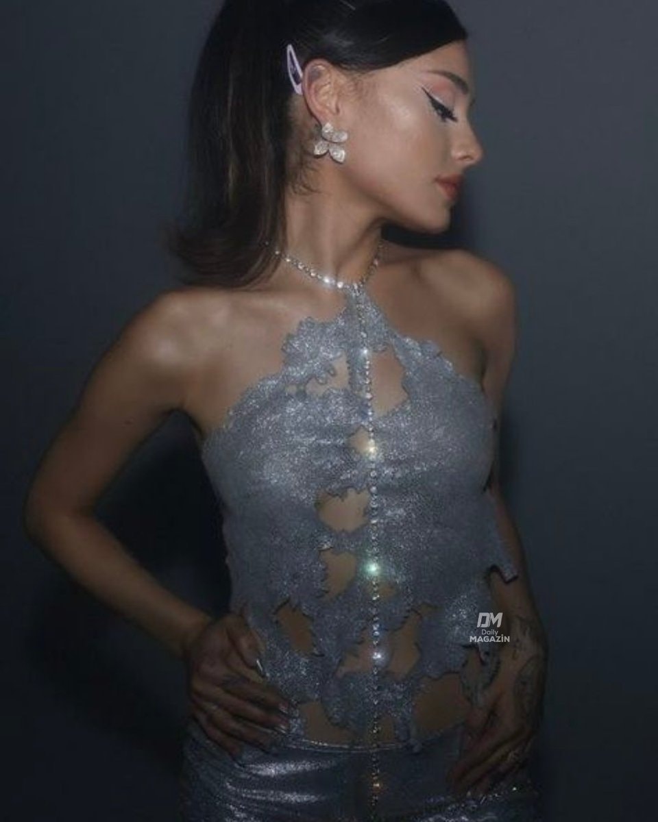 Ariana Grande silver look (photo 2 of 2)