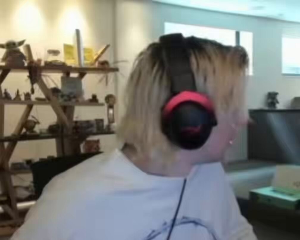 xQc rodent eating food
