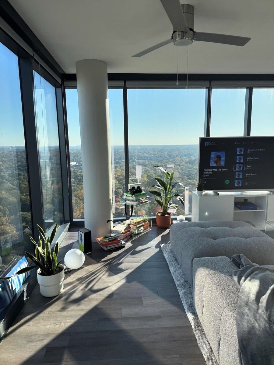 Apartment with panoramic city view (photo 3 of 3)
