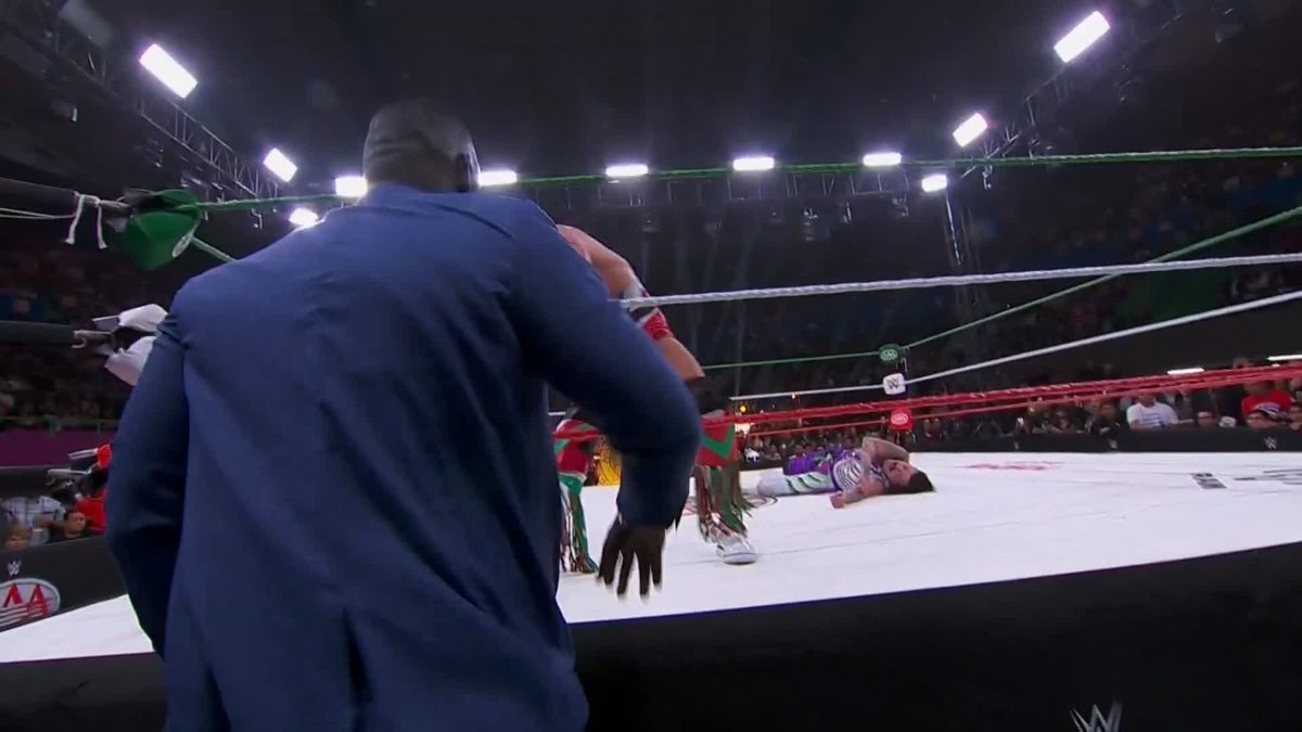 El Grande Americano retains AAA Mega Championship