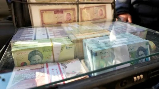 Iran rial collapse past 2.2 million (photo 2 of 2)