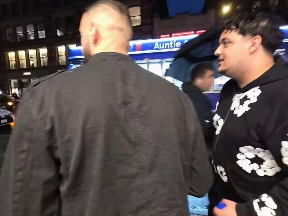 Sneako smoking on stream