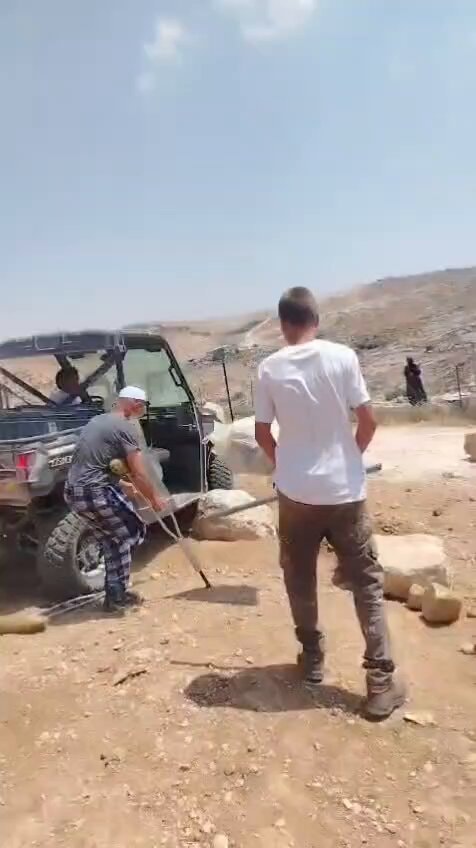 Israeli settler strikes Palestinian man in Hebron