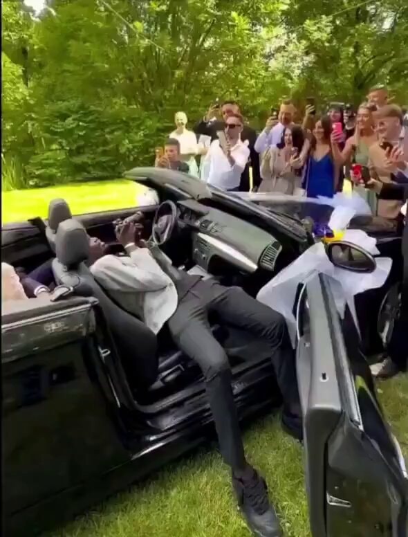 creative wedding photographer pose
