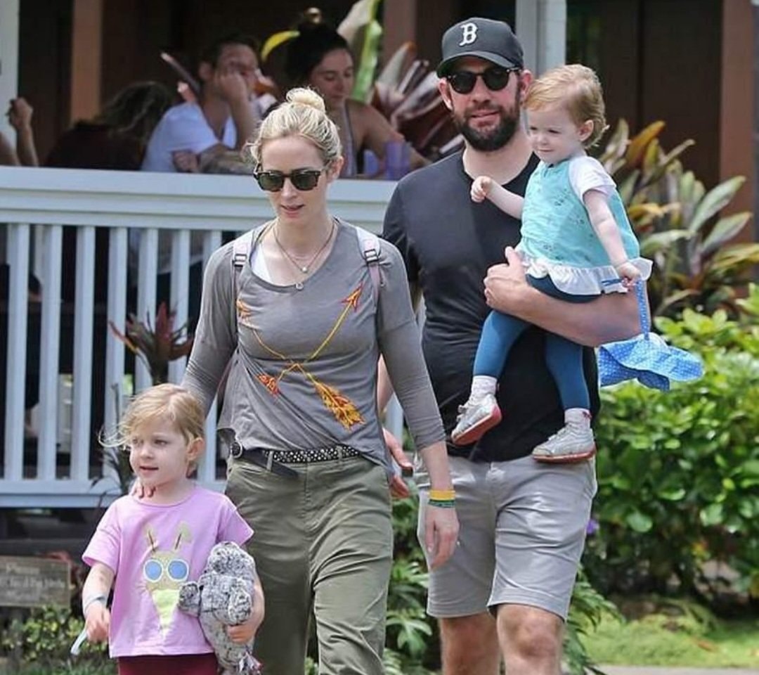John Krasinski Emily Blunt family walk ❤️