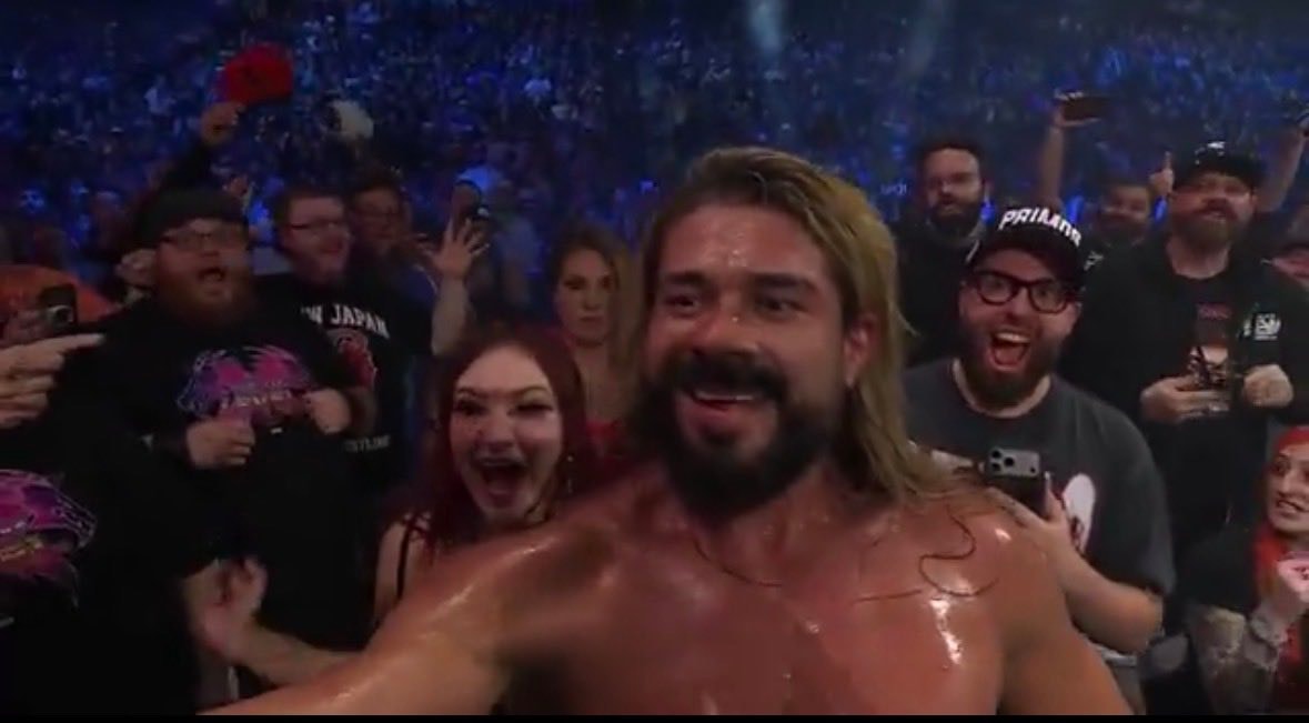 long haired wrestler crowd reaction