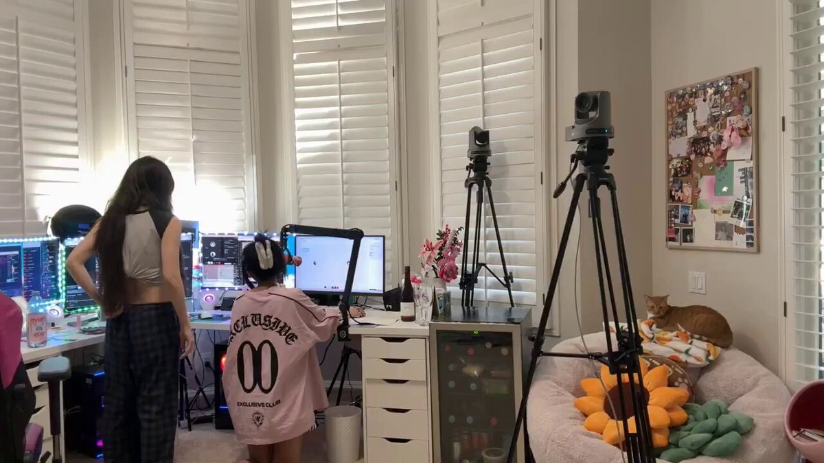 Emiru Twitch streamer