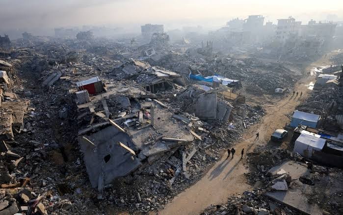 Gaza Strip rubble and tents (photo 1 of 2)