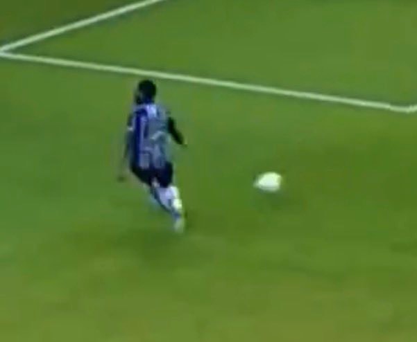 Amuzu no-look assist Krovinovic goal (photo 2 of 2)