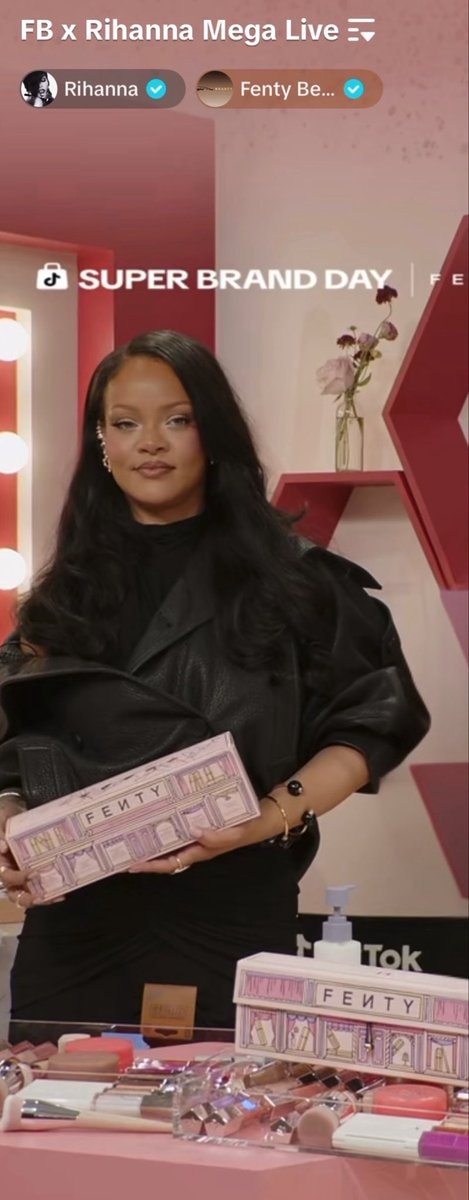 Rihanna Fenty Beauty Super Brand Day (photo 2 of 2)