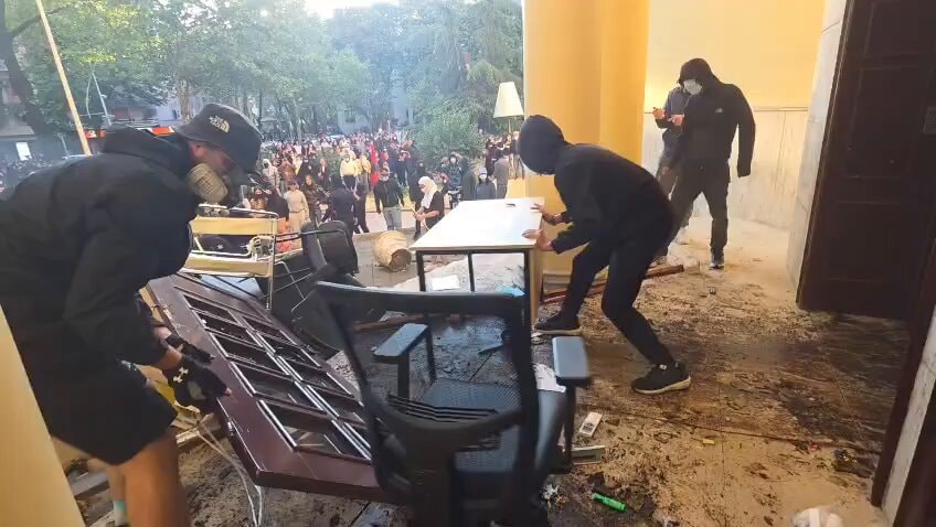 Albania protesters storm Ministry of Economy