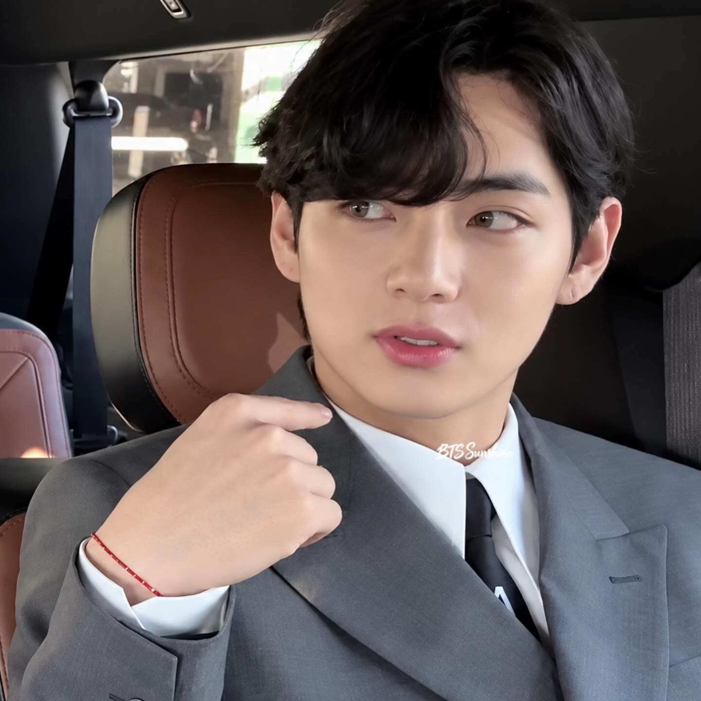 taehyung in a suit (photo 3 of 4)