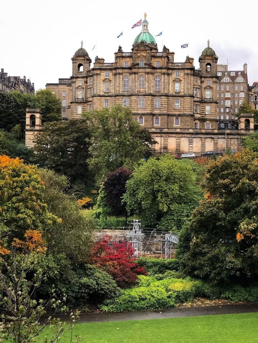 Edinburgh Scotland autumn (photo 3 of 4)