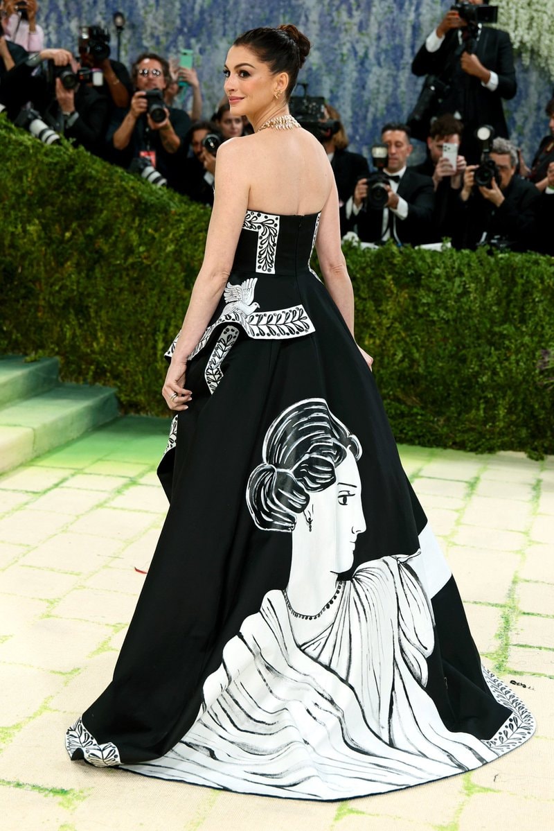 Anne Hathaway in photographs (photo 2 of 2)