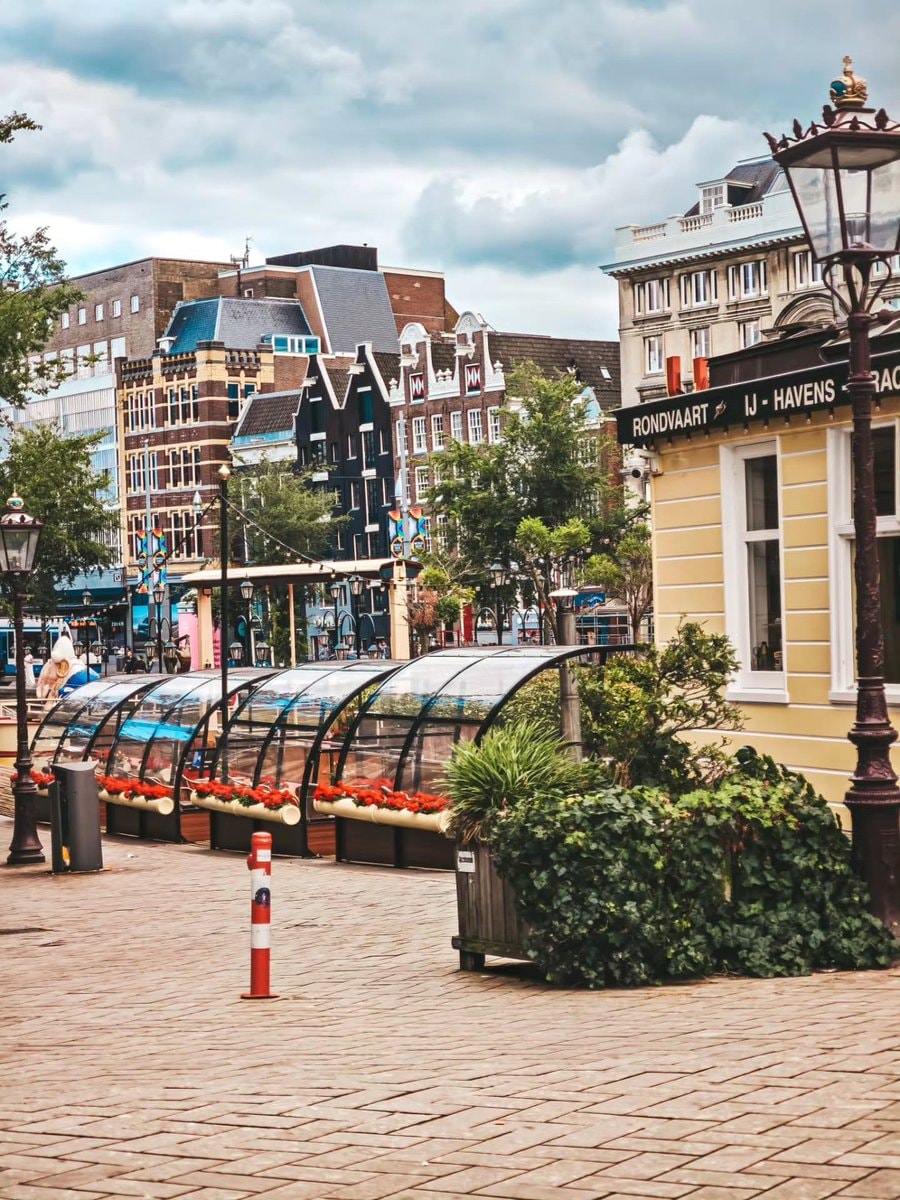 Amsterdam canal scene (photo 3 of 4)