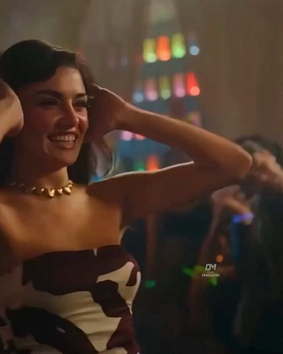 Hande Erçel striking beauty
