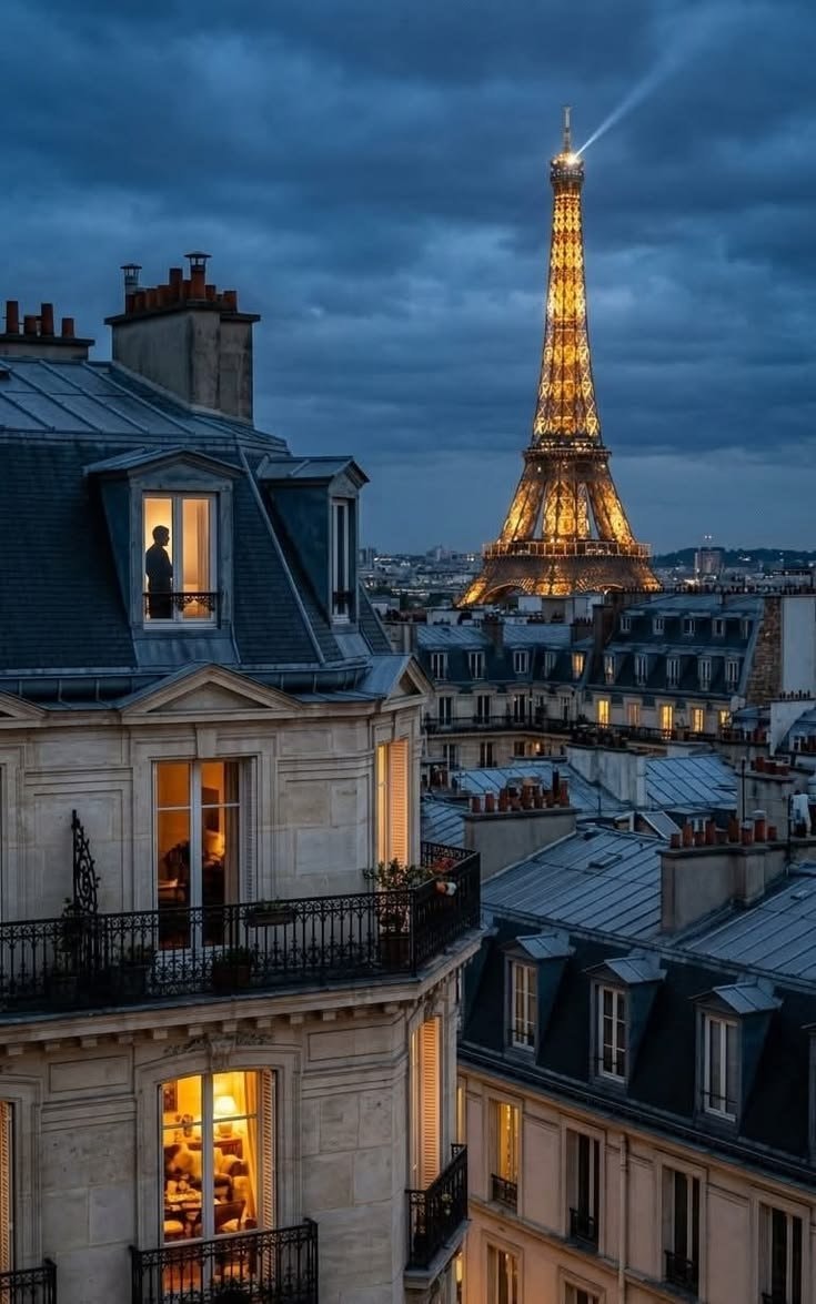 Paris France street scene (photo 2 of 2)