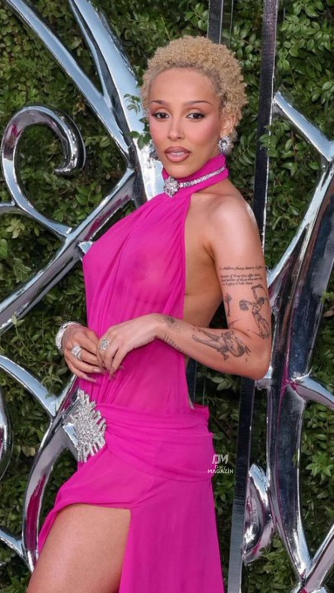 Doja Cat bold dress moment (photo 2 of 2)
