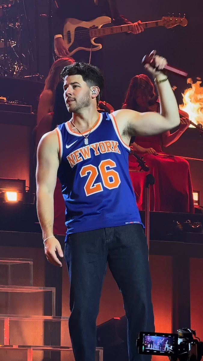 Nick Jonas live at Madison Square Garden (photo 2 of 2)