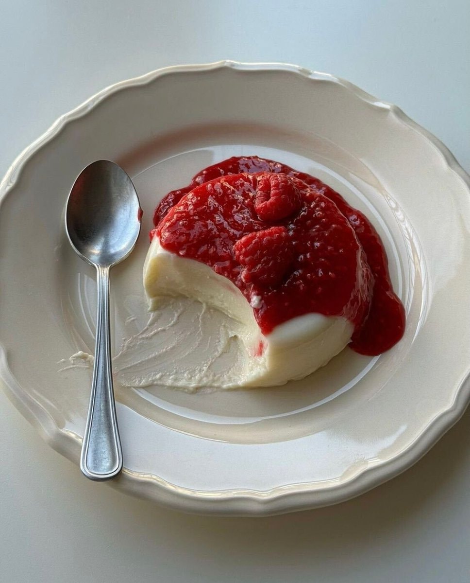 summer dessert with raspberries (photo 3 of 4)