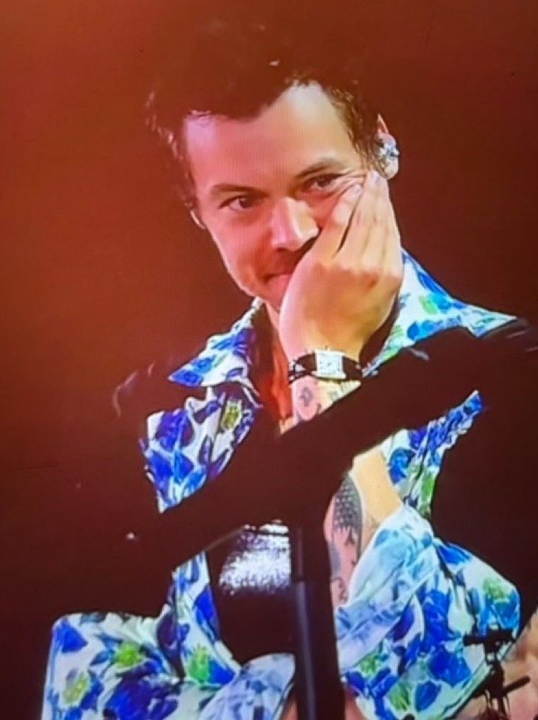 Harry Styles thanks One Direction at Wembley