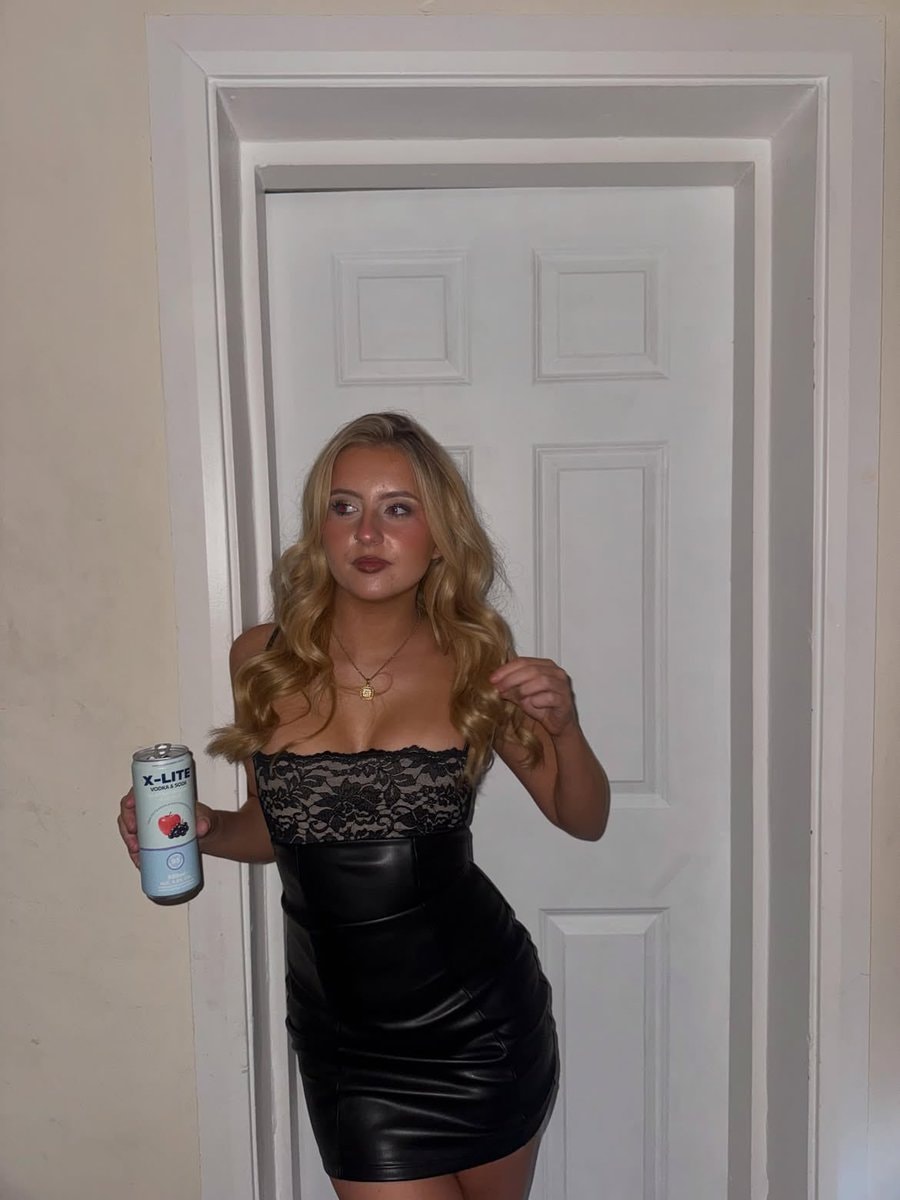 Ella Deasy 🔥🔥 (photo 3 of 3)