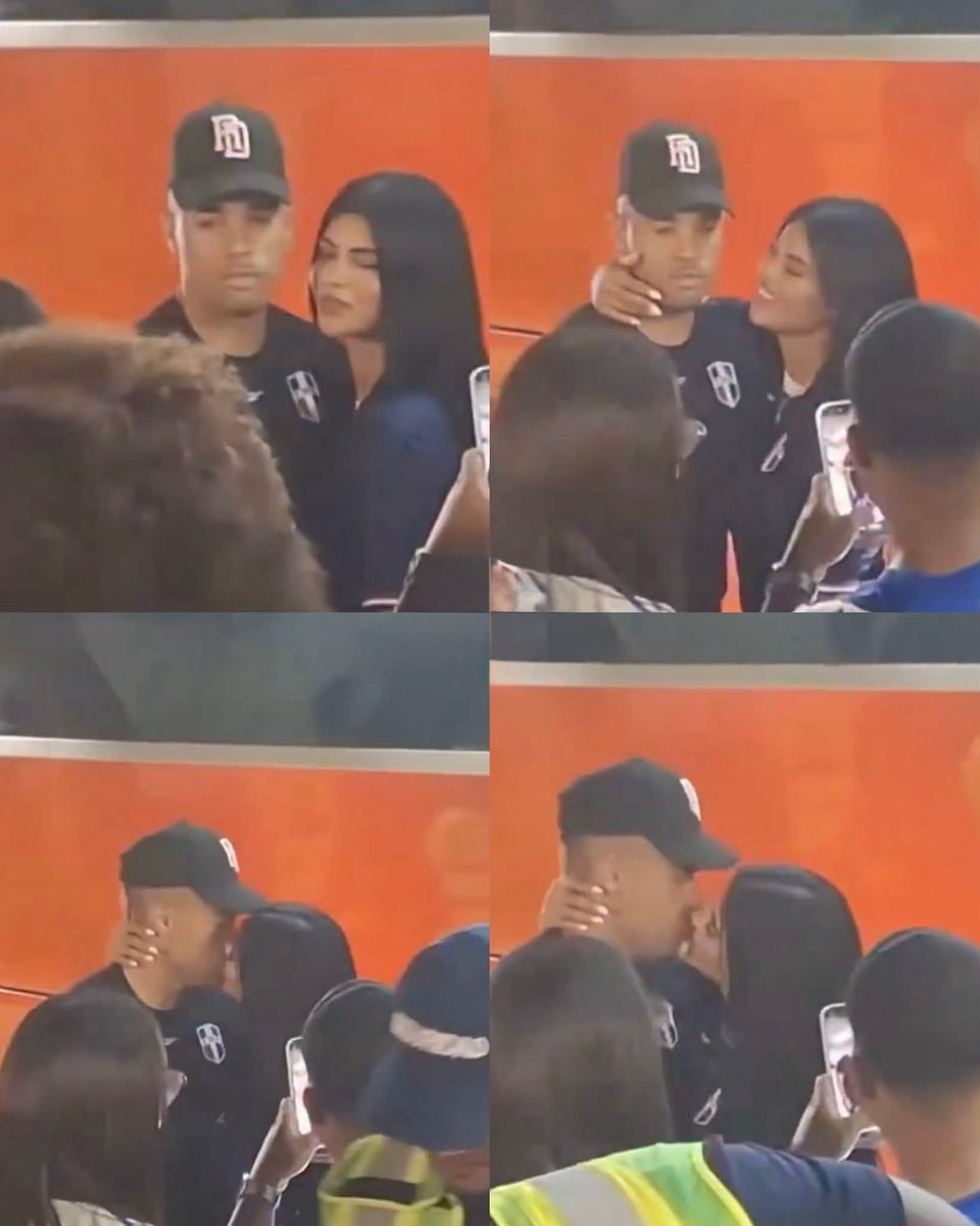 Mariano Díaz kisses fan after loss