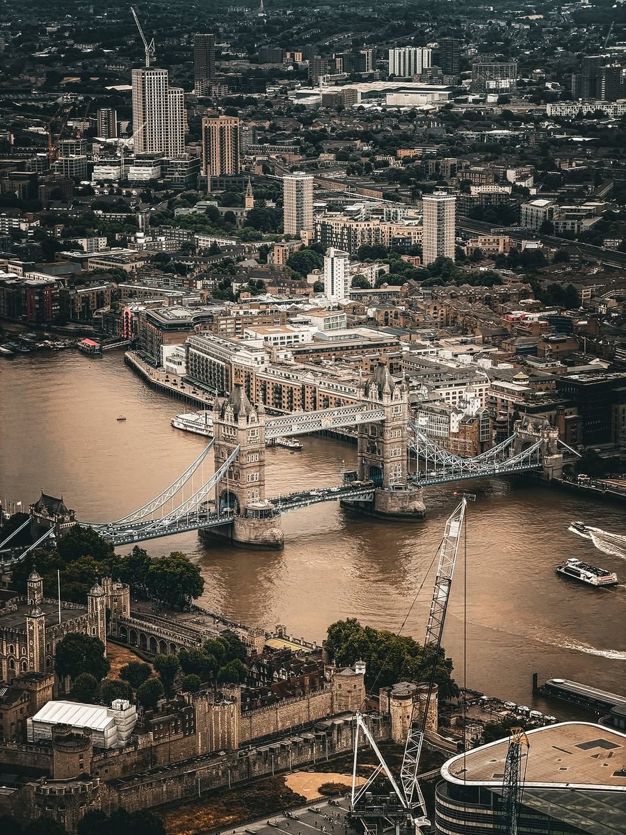 London Tower Bridge crane