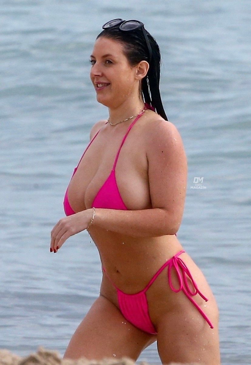 Angela White Miami bikini (photo 1 of 2)