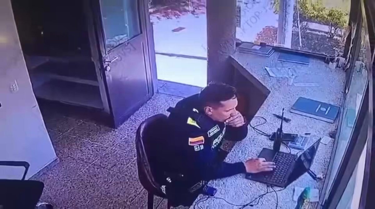 Colombian cop fights back in Bogota