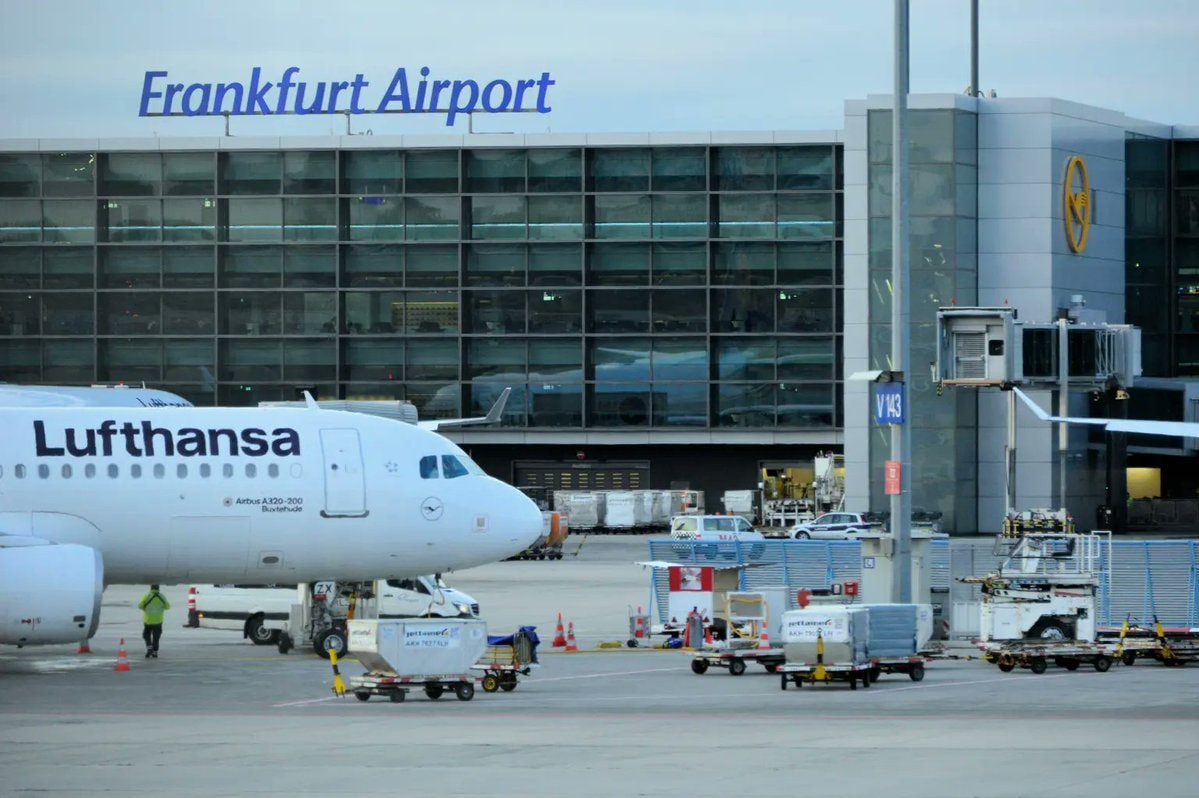 Frankfurt Airport Lufthansa plane