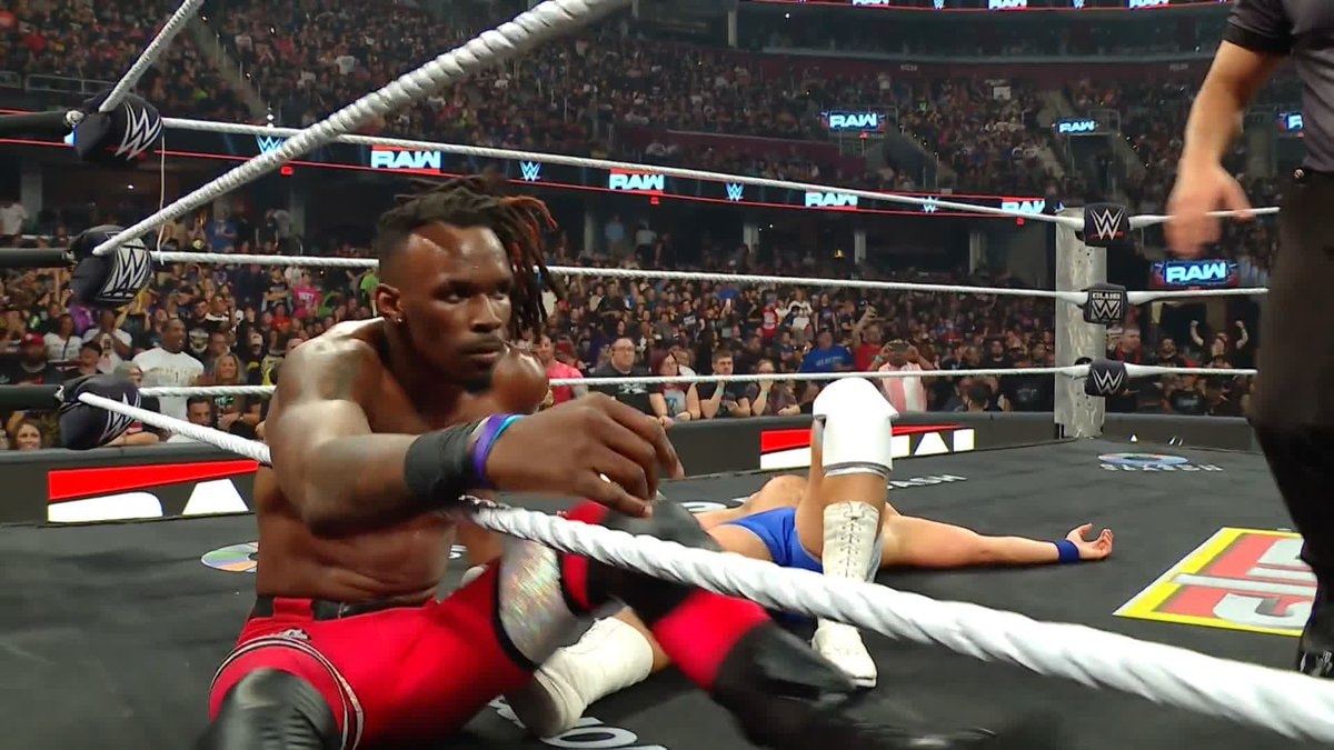 Judgment Day defeats Je'Von Evans and Joe Hendry