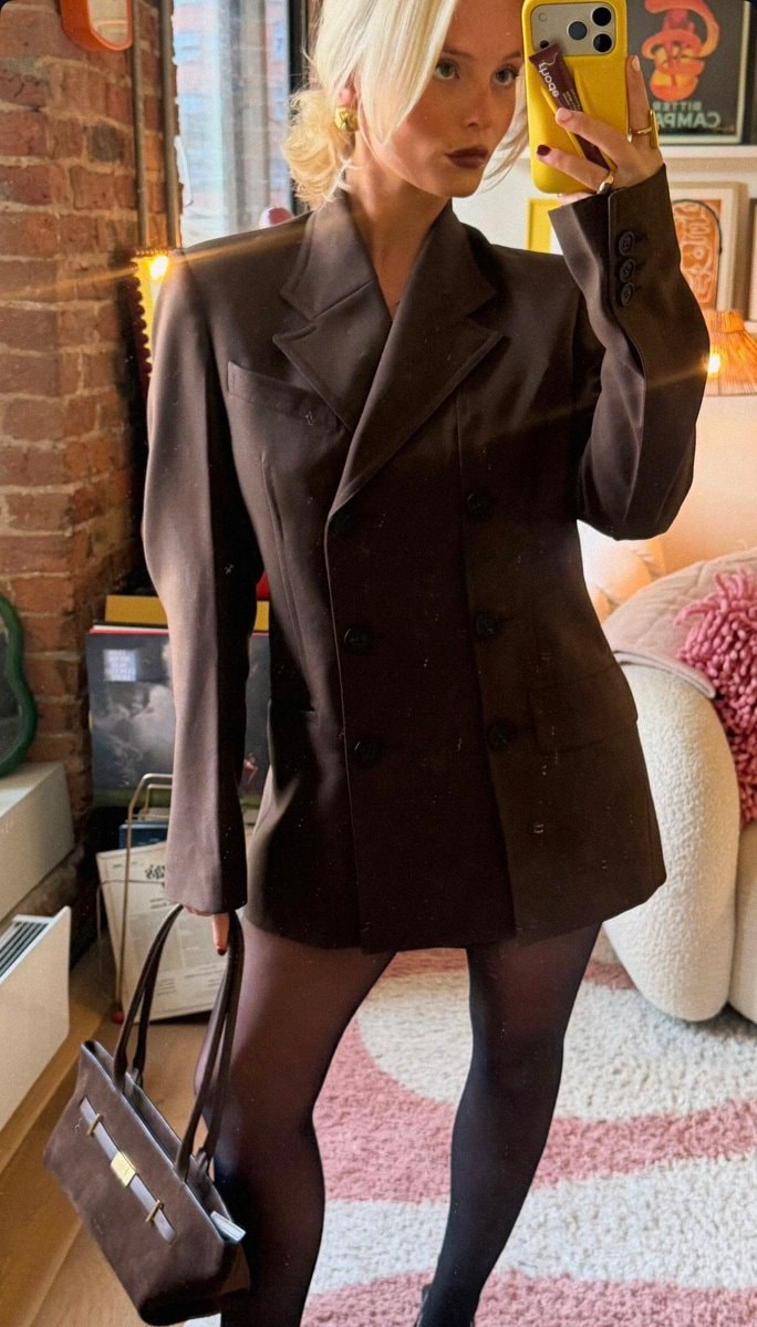 Millie Gibson mirror selfie Millie Gibson mirror selfie