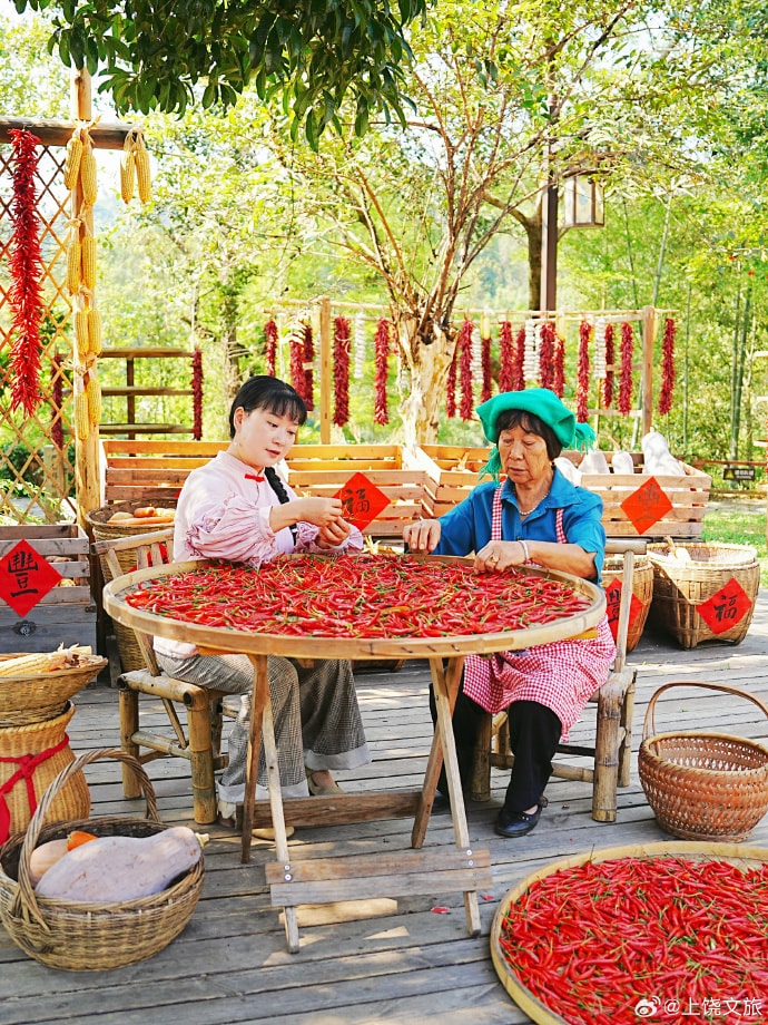 Wuyuan autumn rooftop drying (photo 3 of 4)