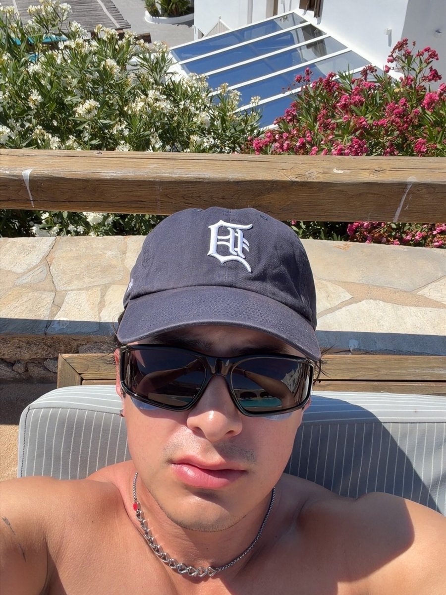 Hudson Williams selfie in the sun
