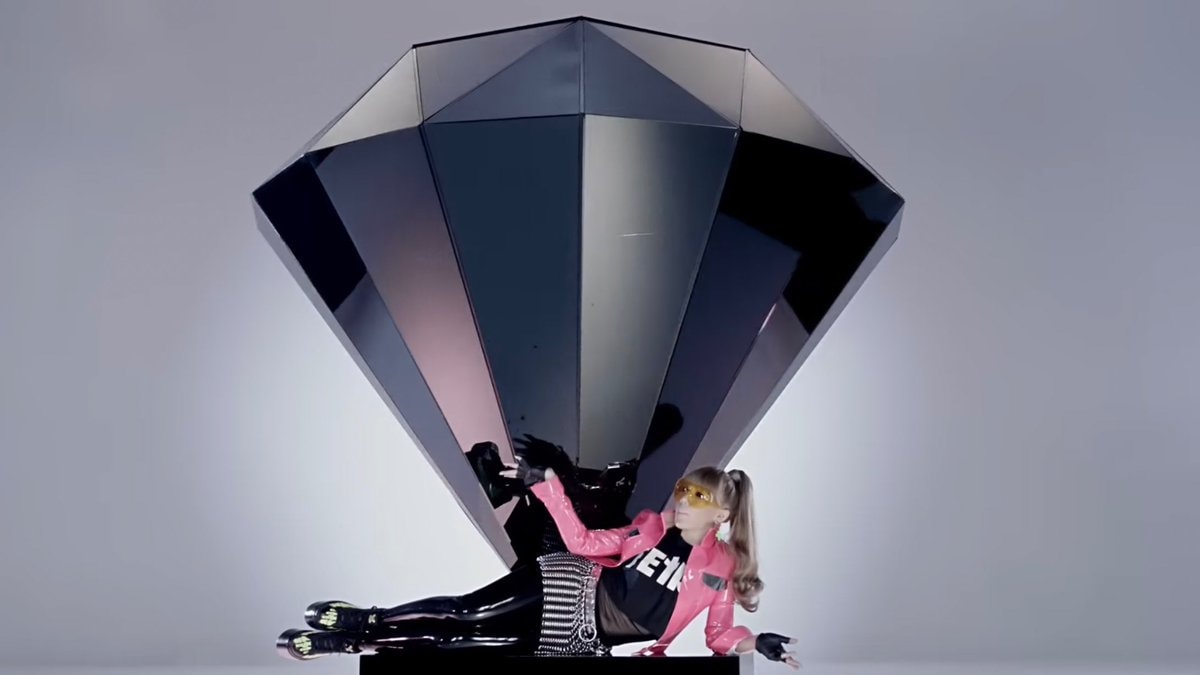 2NE1 I Am The Best 15th anniversary (photo 3 of 4)