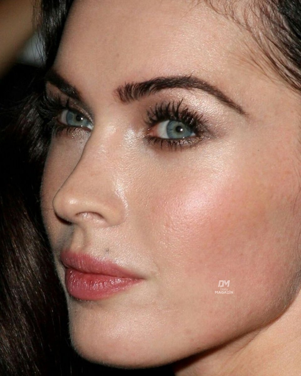 Megan Fox side profile (photo 2 of 2)