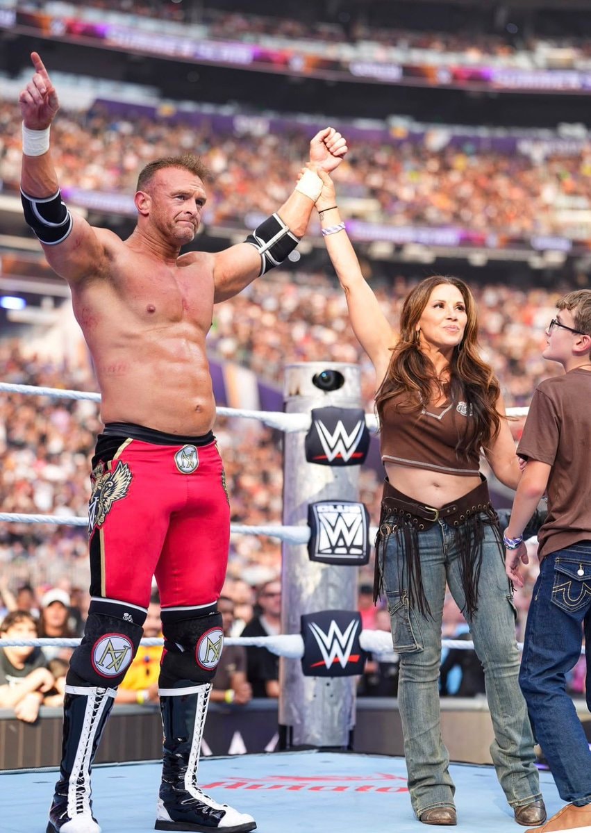 Nick Aldis son Green Bay chant