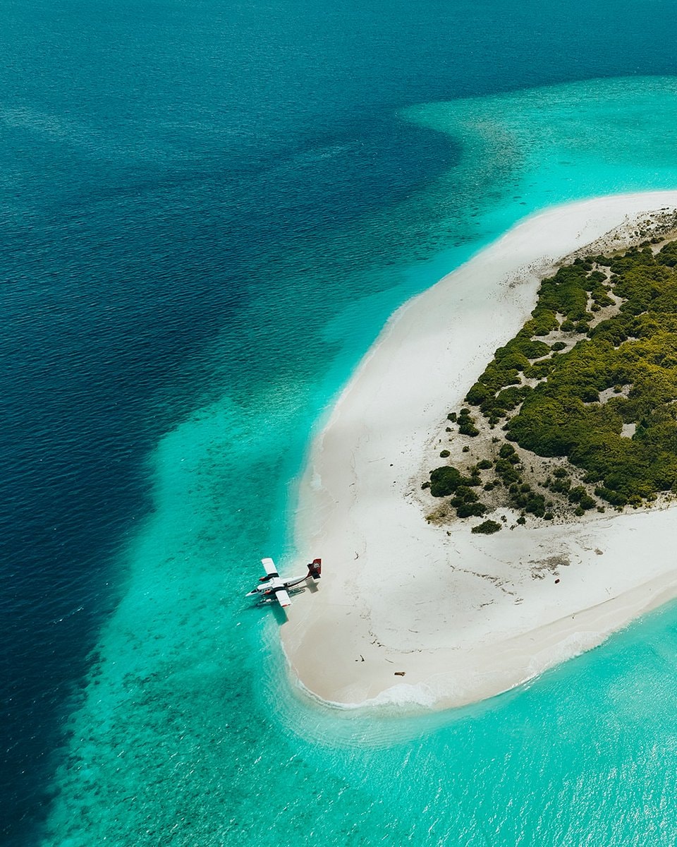 Maldives island resort turquoise water (photo 4 of 4)
