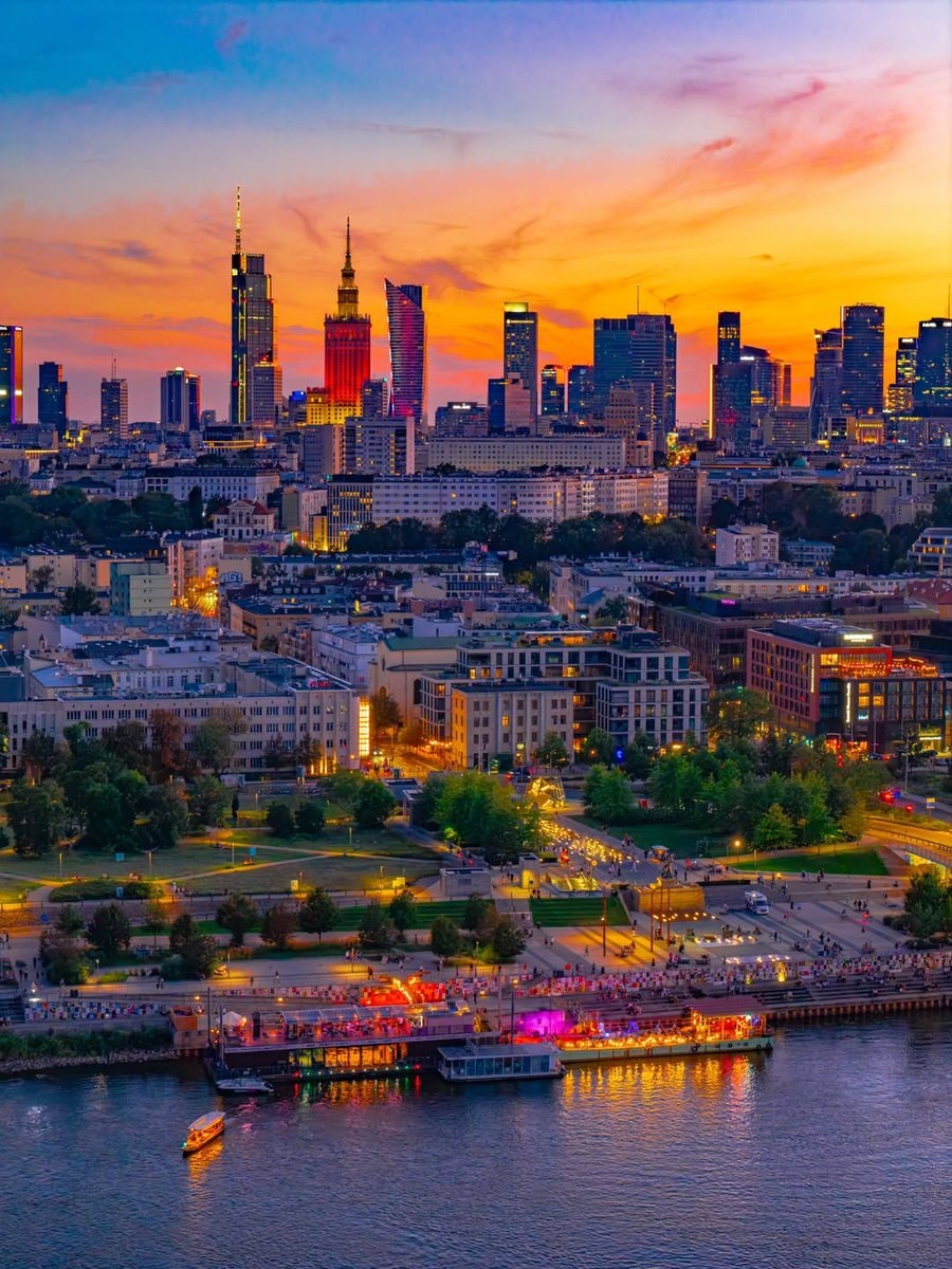 Warsaw skyline at sunset (photo 2 of 3) Warsaw skyline at sunset (photo 2 of 3)