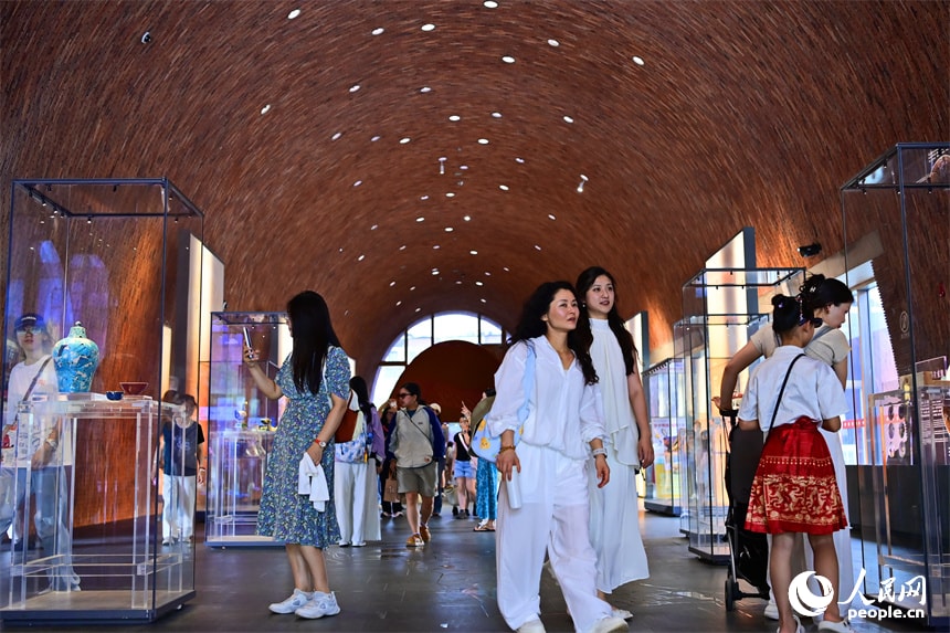Jingdezhen porcelain summer tourism (photo 4 of 4)