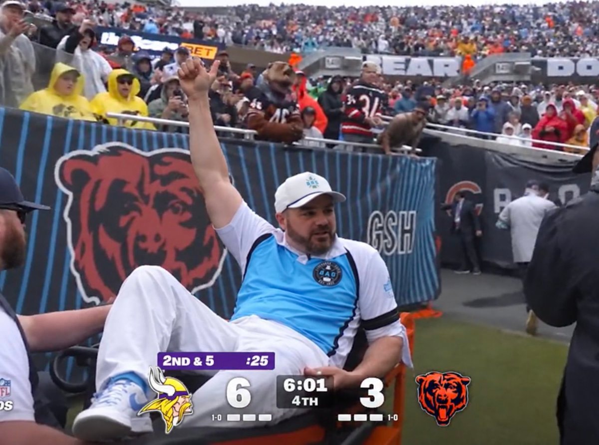 Chicago Bears Minnesota Vikings referee signal
