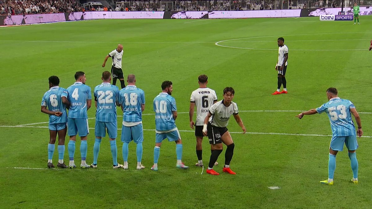 Hyeon-Gyu Oh free kick distraction